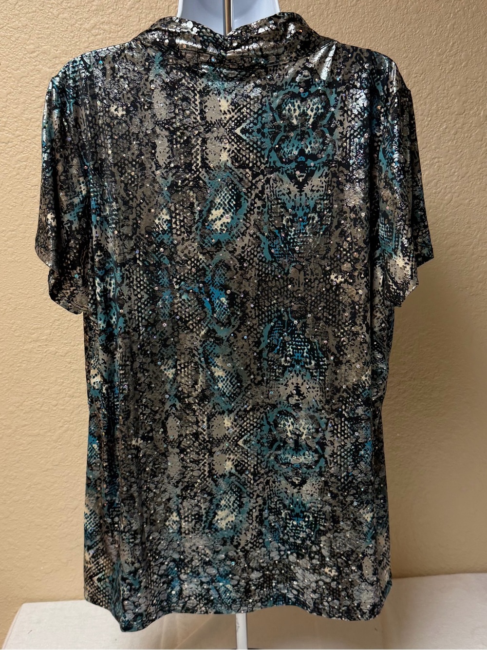 4/$20 dressbarn Teal, Black & Silver Metallic Snake-Print Short Sleeve Blouse - Picture 5 of 7